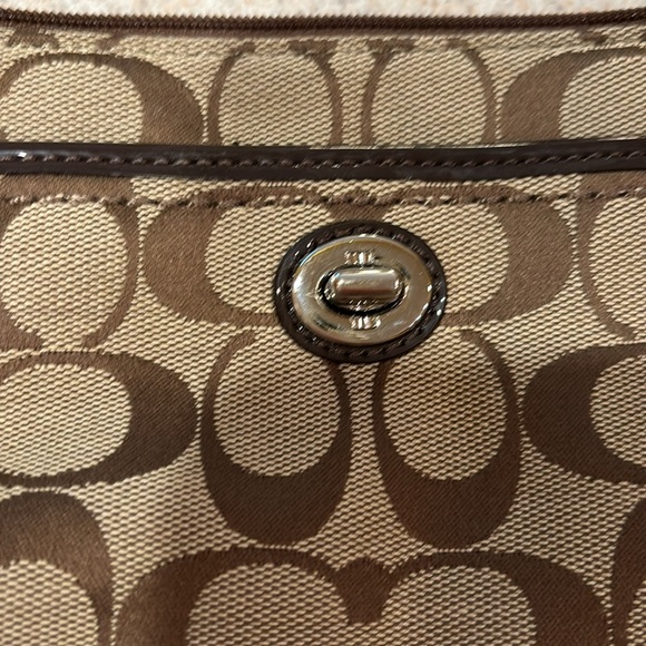 Coach wristlet - Picture 2 of 9